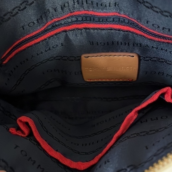 TOMMY Hilfiger cream crossbody bag - Picture 3 of 10